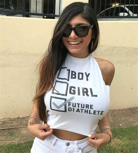 mia khalifa titties|Les seins juteux de Mia Khalifa